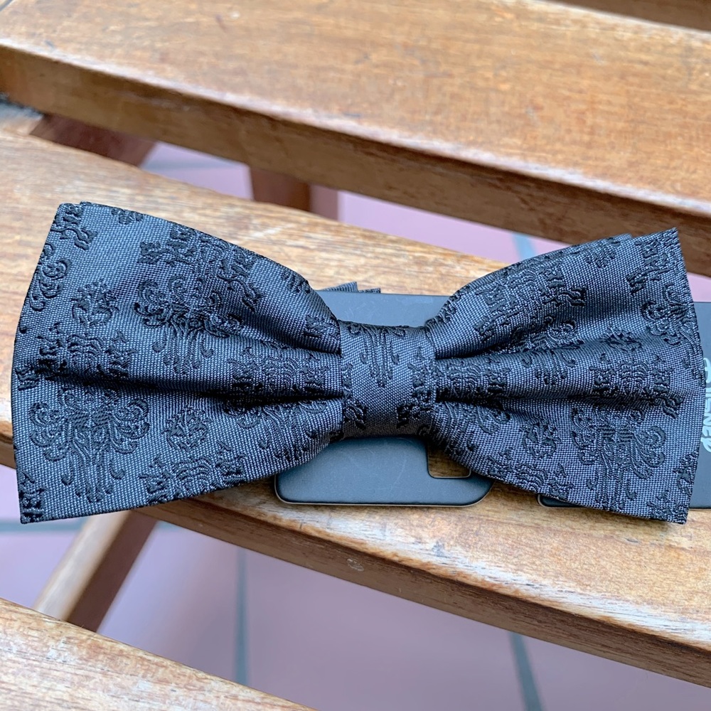Disney Parks Haunted Mansion wallpaper bow tie